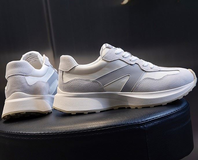 trendy sports shoes for ladies